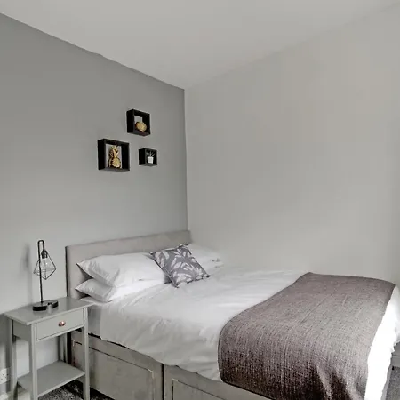Apartment Spring Hall's House *